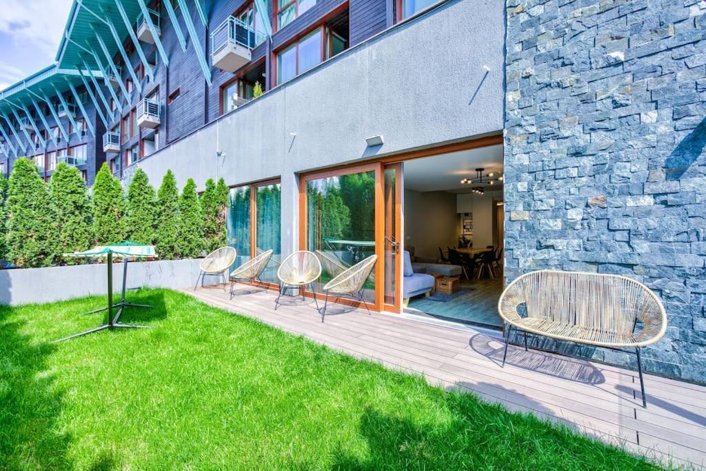 פויאנה ברשוב Splendor 3 Bedroom Flat In Silver Mountain מראה חיצוני תמונה