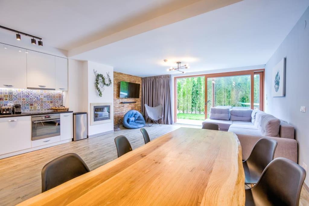 פויאנה ברשוב Splendor 3 Bedroom Flat In Silver Mountain מראה חיצוני תמונה