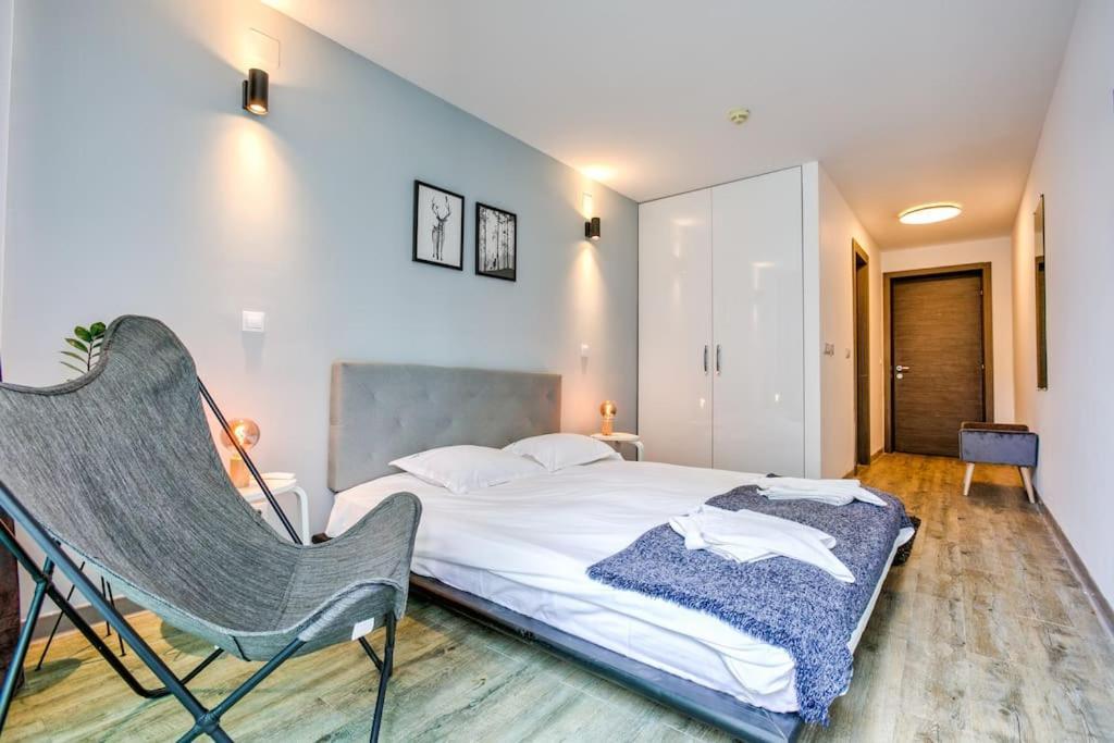 פויאנה ברשוב Splendor 3 Bedroom Flat In Silver Mountain מראה חיצוני תמונה