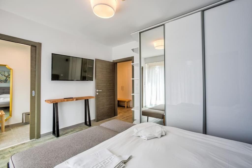 פויאנה ברשוב Splendor 3 Bedroom Flat In Silver Mountain מראה חיצוני תמונה